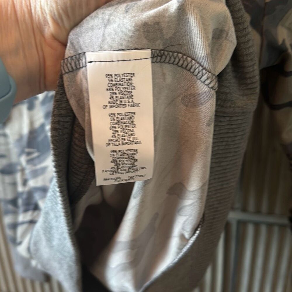 Tiana B. Camo Crew Sweatshirt size medium - Picture 6 of 7